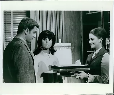 1969 Marlo Thomas Jennifer Douglas Ted Bessell That Girl Abc Wirephoto 7X9 • $9.99