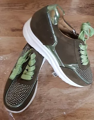 Women's Green Fashion Trainers Size 5. Brand New With Zip Detail. • £12.50