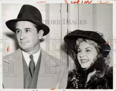 1941 Press Photo Martha Raye And Fiance Neal Lang Arrive In Los Angeles • $9.99