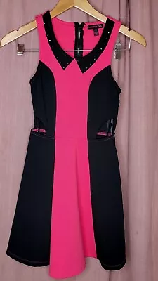 Material Girl Black & Pink Mini Sleeveless Zip Back Women's Dress Sz XSmall EUC • $10.80