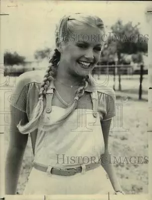 Press Photo Actress Charlene Tilton In Scene From  Dallas  - Sap40179 • $15.99