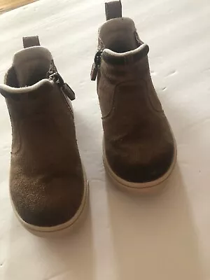 Ugg Infant/toddler Chestnut Boot Size 8 • $20