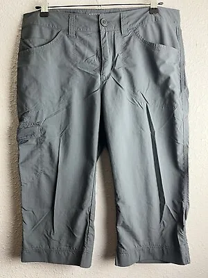 Mountain Hardware Capri Pants Size 12/44 Inseam 18” • $19.99