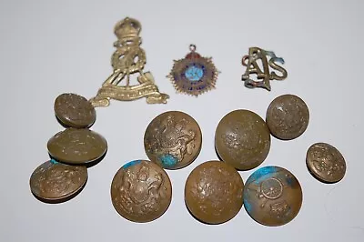 Small Collection Of Very Old Military Metal Buttons And Metal Badges • £9.99