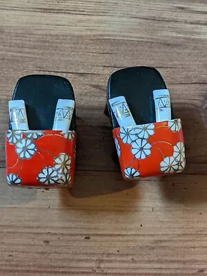 Vintage Japanese Geta Sandals Salt & Pepper Shakers Made In Japan With Corks • £12.54