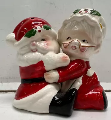 Vintage Lefton Mr And Mrs Santa Claus Hugging Salt And Pepper Shakers • $24.99