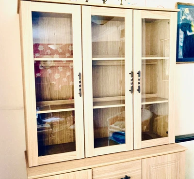 £10 • Buy Beech Veneer Cabinet - Two Shelves And Three Glazed Doors Used H 110cms W122cms