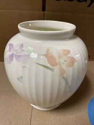 Larry Laslo Mikasa Ivory Bone China Vase~ Japan 7.25” Tall • $19.19