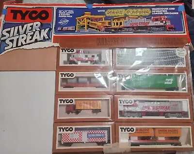 VINTAGE TYCO SCALE TRAIN SET SILVER STREAK Set.  Complete • $50