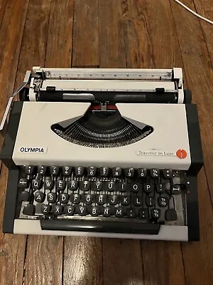 Vintage 1970s Olympia Traveller De Luxe German-designed Typewriter • £144.57
