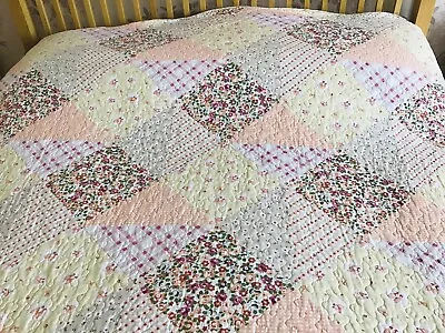 £25 • Buy Patchwork Style Reversible Quilt / Throwover To Fit Kingsize Bed