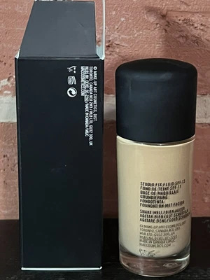 £32 • Buy M·A·C Studio Fix Fluid SPF 15 Foundation - Light  (NC20)
