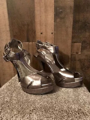 BCBgirls Devona Pre-owned Women’s 5 Inch Pewter Platform T-strap Heels • $38