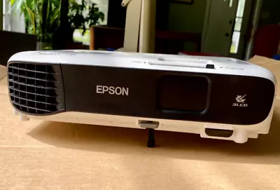 Epson EX3260 Projector - SVGA 3300 Lumens With HDMI Connection • $31