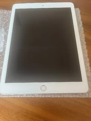 IPad 6th Gen Wifi 32gb Silver Excellent Condition • $155