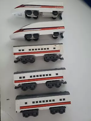 O  SCALE Toys-R-Us TRAINS SET  PASSENGER CARS      DOES NOT RUN • $9.99