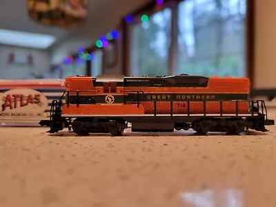 Atlas Model RR Co #48314 GP-9 Ph 2 Great Northern N Scale Engine • $70