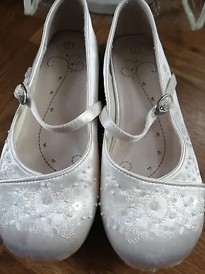 £6.99 • Buy Size 1 Ivory Satin Embroidered Flower Sequin Round Toe Flat Shoes Free Socks
