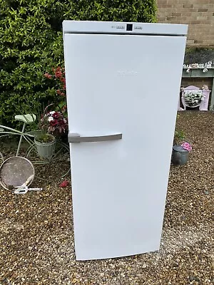 Miele Freestanding Freezer FN24062 • £295