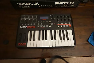 Akai Professional MPK225 25-Key USB MIDI Keyboard & Drum Pad Controller • $120