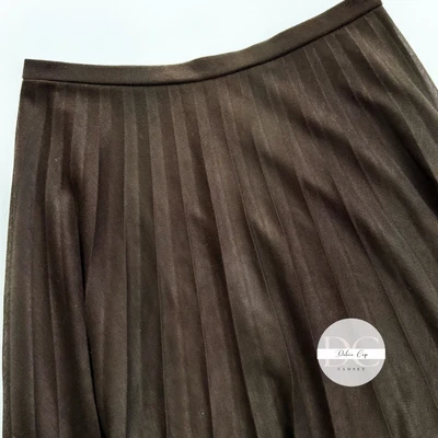 $20 • Buy Zara Dark Brown Pleated Skirt Size M