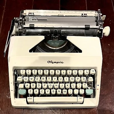 Olympia SM9 De Luxe Portable Typewriter With Case • £213.79