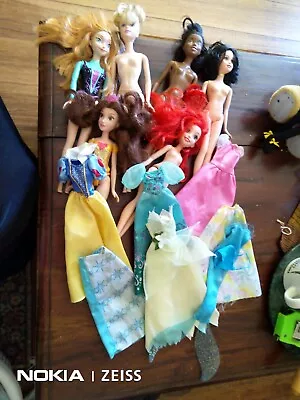 6 Barbie DISNEY PRINCESS DOLLS ArielTianaFrozenCindiBellaSnowWhite Clothes LOT 2 • $39.99