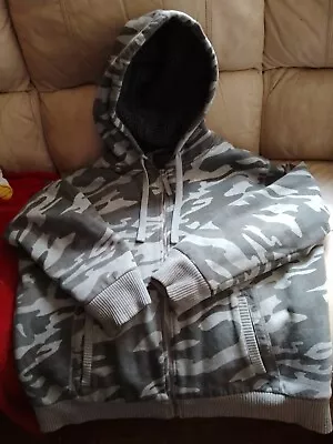 Grey Camouflage Fleece Lined Hooded Jacket With Kangaroo Pockets XXL 26  • £16