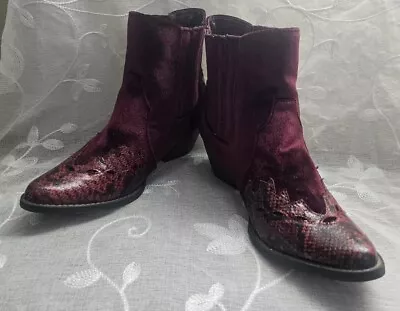 Very Volatile LA Women's Deep Red Crushed Velvet  Snake Ankle Boot Sz  8.5 • $25