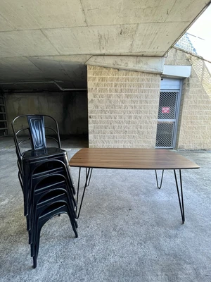 $150 • Buy 6 Seater Dining Table And Chairs