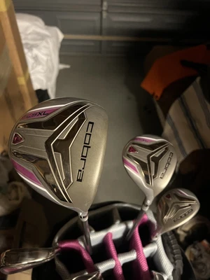 $900 • Buy LADIES Golf Clubs - Cobra FLY-XL Ladies Package Set - Near New!
