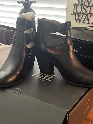 Womens Frye  Cameron Twist Boots Size 9.5 • $50