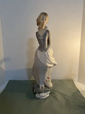 Lladro Sea Breeze Woman Figurine Girl In The Wind 4922 • $125