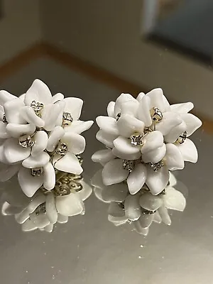 Vintage Milk Glass White Cluster Earrings Rhinestones Gold Filigree Clip Back • $24.99