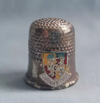 Vintage Metal Thimble With Metal & Enamel Coat Of Arms Badge - Carmarthen • £1.50