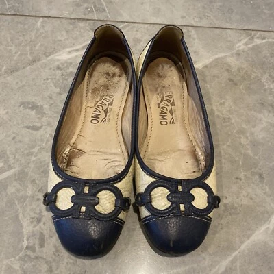 Salvatore Ferragamo Shoes • $15