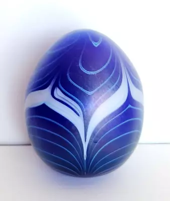 Gorgeous 1976 VANDERMARK Blue & White PULLED FEATHER Art Glass EGG Signed Dated • $89.99