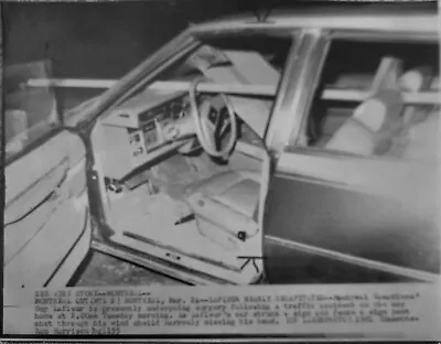 1981 Guy Lafleur Car Crash Photo Nhl Hockey Legend Montreal Canadiens Hhof Ahl • $65.43