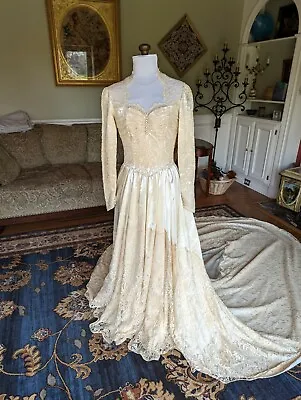 Vintage 1950's Candlelight Satin Wedding Gown Alencon Lace Sweetheart Neck Train • $225