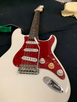 $500 • Buy Fender Squier Stratocaster - Korea (fse026639)