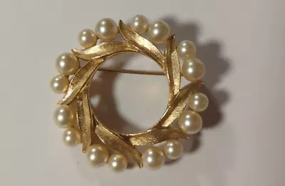 Vtg. Crown Trifari Faux Pearl & Brushed Gold Tone Wreath/flower Brooch • $29.99