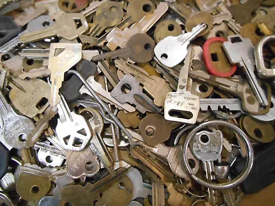 4 Pounds Vintage Keys Car Padlock Lock More • $24.99