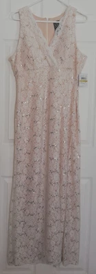 $19.99 • Buy R & M Richards Night Way Long Elegant Lace Dress With A Side Slit And V-Neck 14P