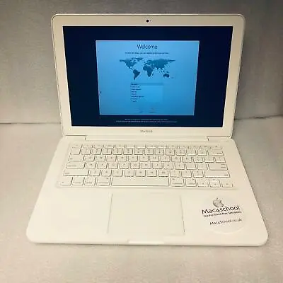 Apple MacBook 13.3in Intel Core 2 Duo 2.4 GHz Laptop -  White Free Delivery 949 • £179.99