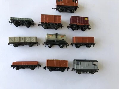 £16 • Buy Mainly TRIX OO / HO GAUGE  JOB LOT OF 10 X VARIOUS WAGONS - UNBOXED Need TLC