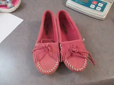 Minnetonka Kilty Girls Hardsole Moccasins Pink Suede Shoes Size 5-EUC-FREE SHIP • $25