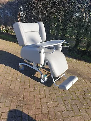 £99 • Buy Nrs Integral Air Chair Tilt/ Reclining Chair Excelent  Condition