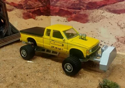 1/64Chevrolet S10 4x4 Pulling Truck *Come And Take It* Auto World Greenlight M2 • $45