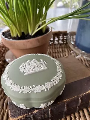 WEDGWOOD Green Jasperware Sacrifice To Aesculapius Oak Acorn & Putto Trinket Box • $35