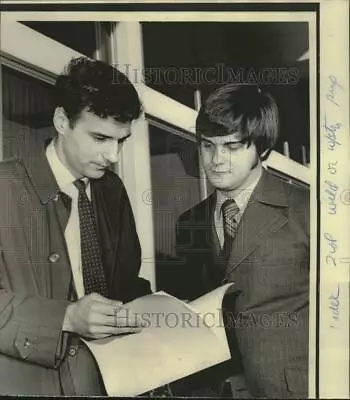 1973 Press Photo Ralph Nader And Michael Wainwright Meet At Louisiana University • $19.99